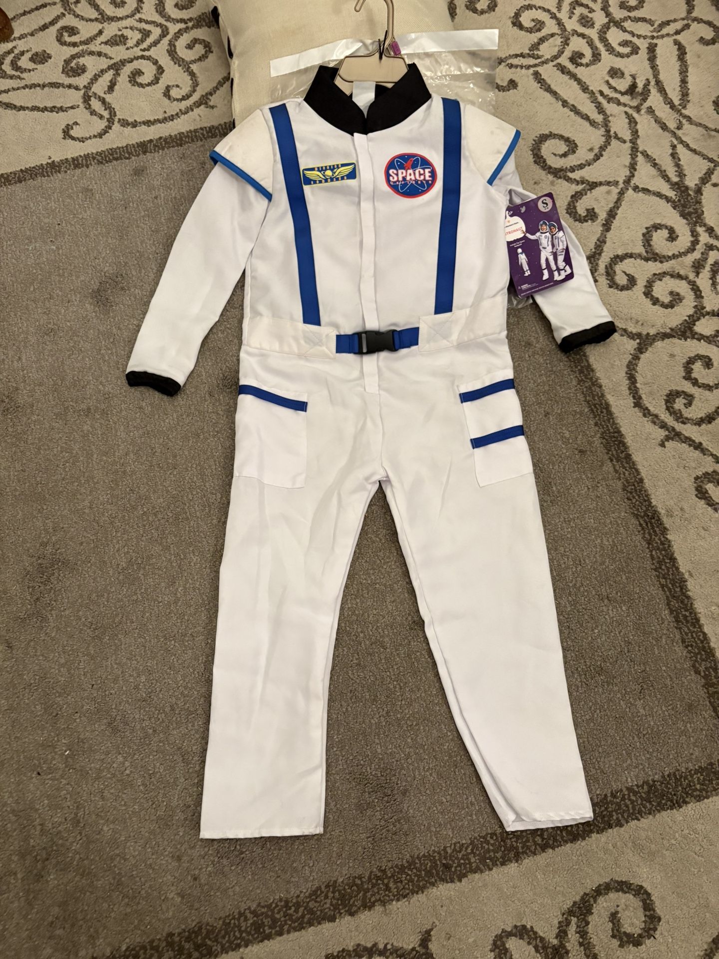 Costume