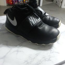 Boys Size 1.5 Youth Nike Team Hustle