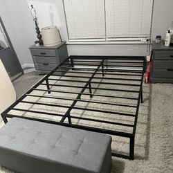 Queen Metal Platform 