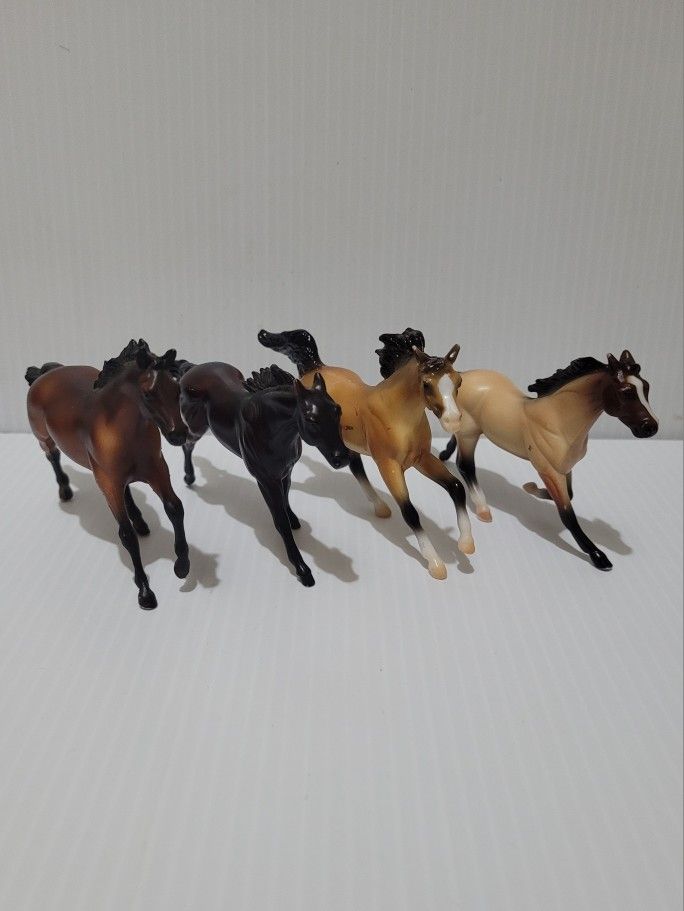 BREYER Stablemates Lot- 4 #10303, #5024, #5412, #97261 Vintage 2.6"X3.5"
