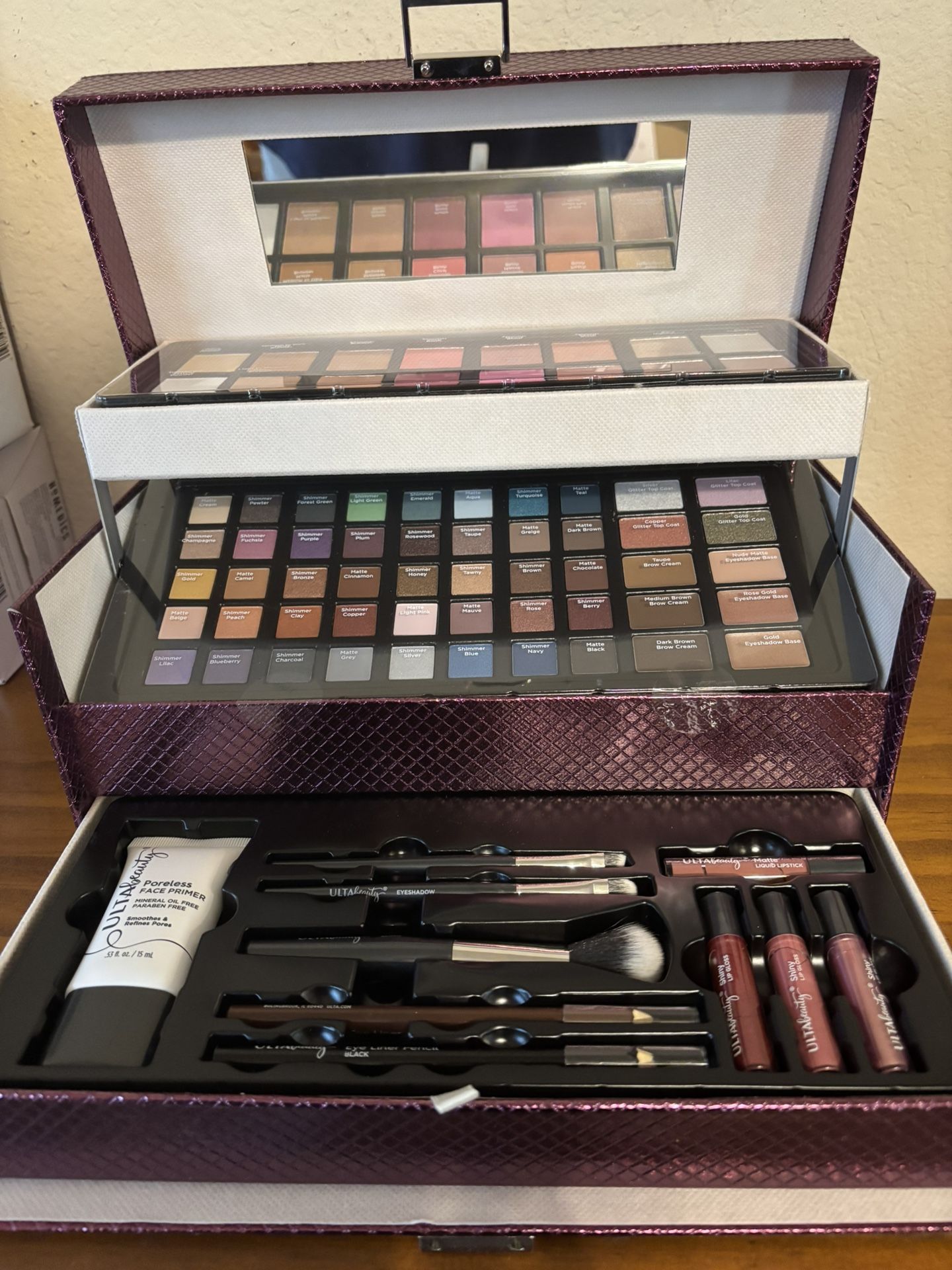 Ultra Make Up Case