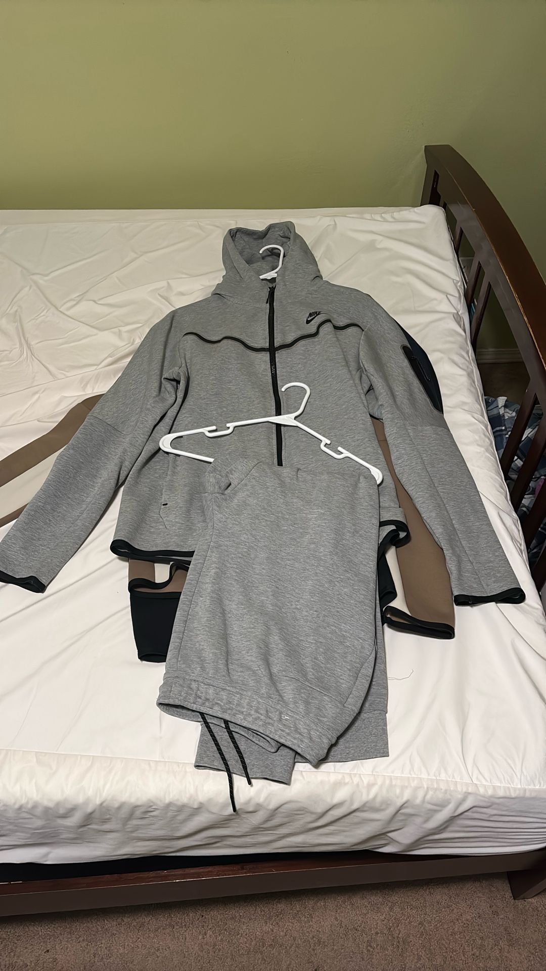 Gray Nike Tech Fleece Both Pieces