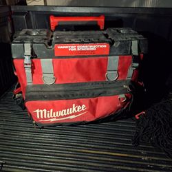 Milwaukee
24 in. Hardtop Rolling Tool Bag