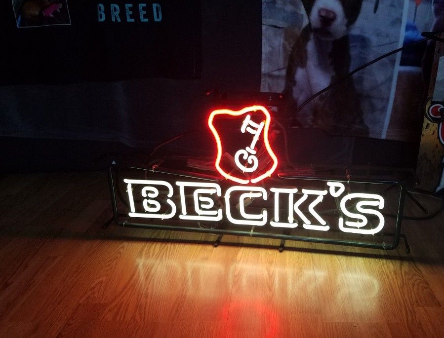 Becks bar light