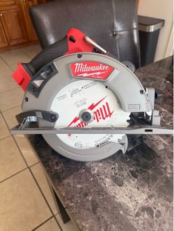 MILWAUKEE CIRCULAR SAW  ( ONLY TOOL  )