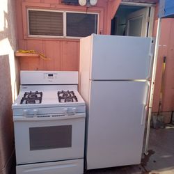 Estufa De Gas Wirlpool Y Refrigerador Hot Point De 28" X  65" ( Free Delivery 🚚🛠️ Instalacion