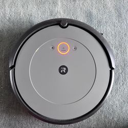 Roomba i2 NEVER USED - New in Box