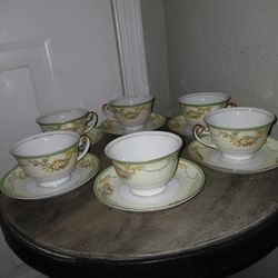 8 PC Meito Japan Floral Garden Pattern Green Edge Tea Cups And Saucers 