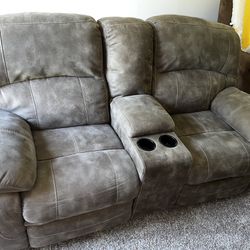 Double Recliner With End Table And Lamp