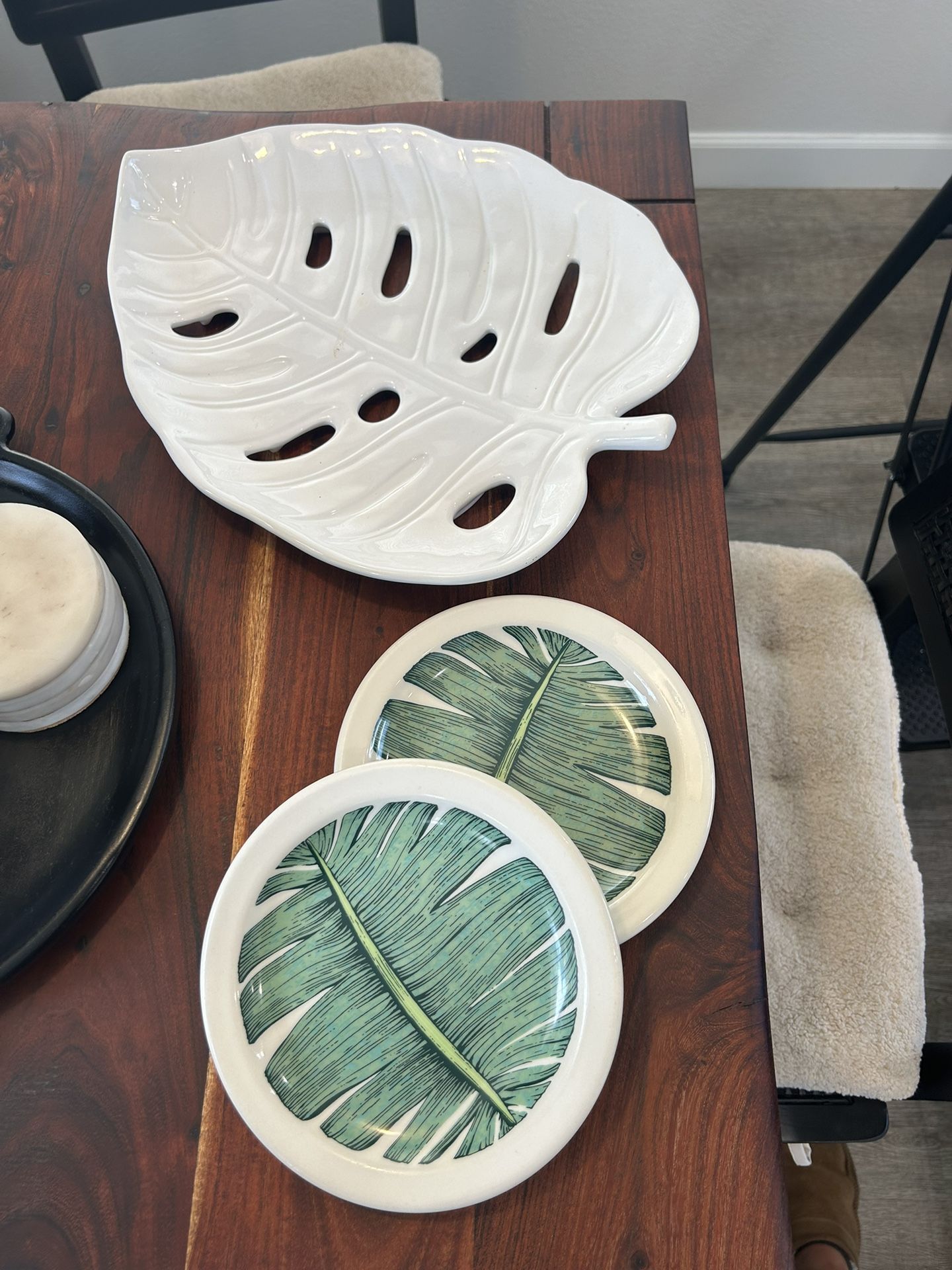 Tropical Serving Dish / Wall Art and two side plates