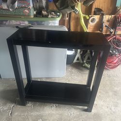 Free black entry table 