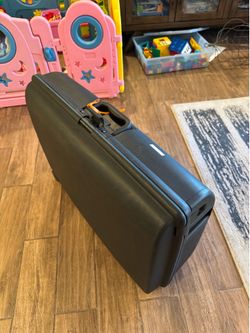 Vintage Carlton Oyster Shell Hard Suitcase