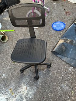 Black Mesh Back Office Chair on Wheels