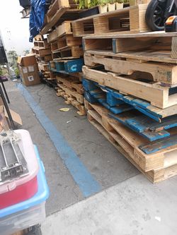 free wooden pallets free in North hills