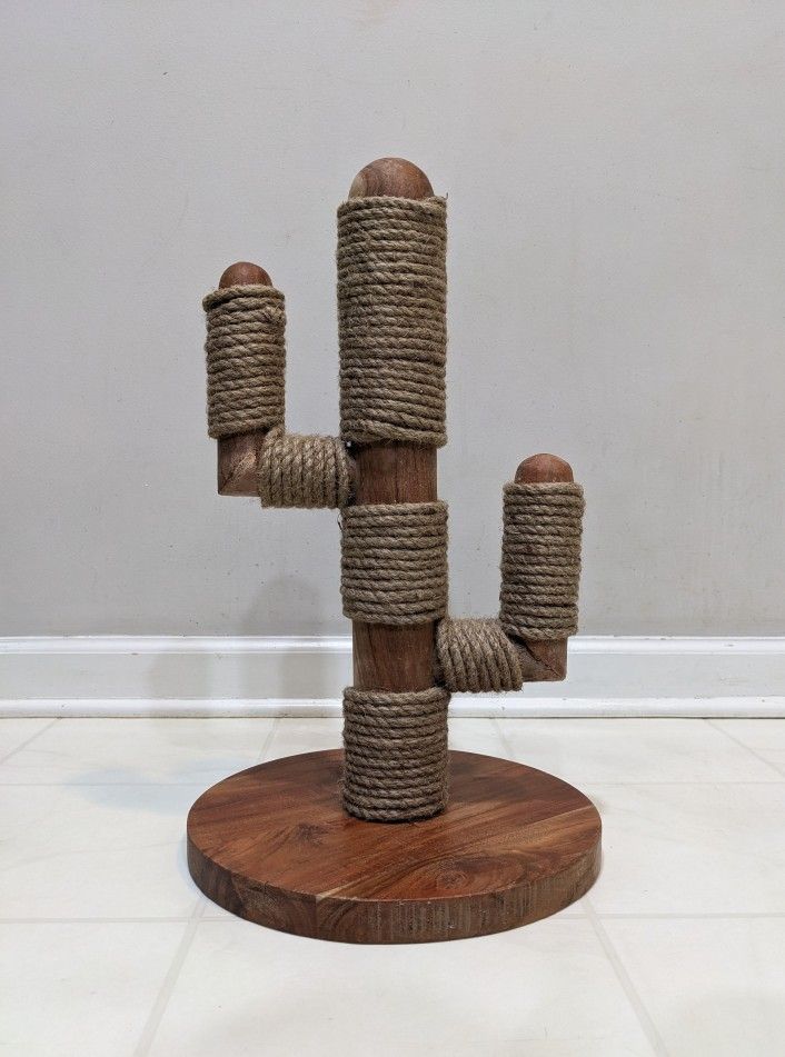 Bougie Natural Wood Cat Scratcher Catcus 