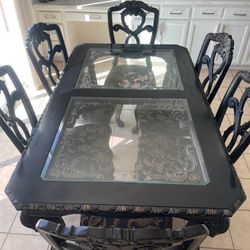 Dining Room Table & Chairs