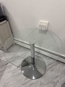Glass Round Table 