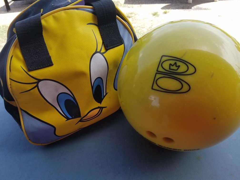Tweety Warner Brothers Brunswick child's bowling ball for Sale in