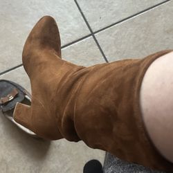 NEW Gorgeous 6.5 Brown Boots  SALE. $48. 🍀