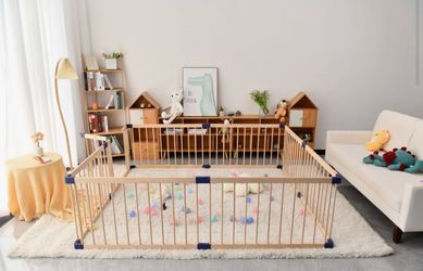 Wood baby play pen fence