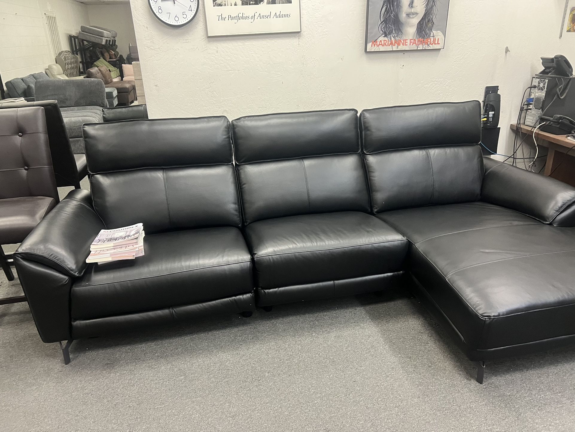 New Power Recliner Top Grain Leather Sectional Couch with Comfy wide Chaise! Free Delivery 🚚!