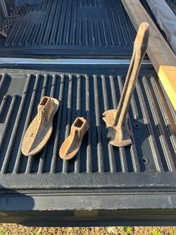 Cobblers Shoe Repair Stand And Shoes / Read Below ⬇️ ITS AVAILABLE WHY ASK