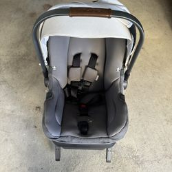 Nuna Car seat With Base