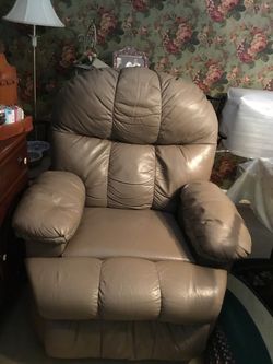 LARGE LEATHER RECLINER
