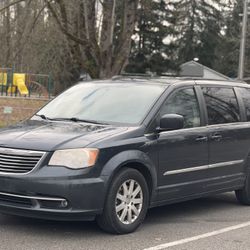 2013 Chrysler Town and country