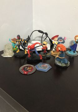 Infinity action figures with and xbox 360