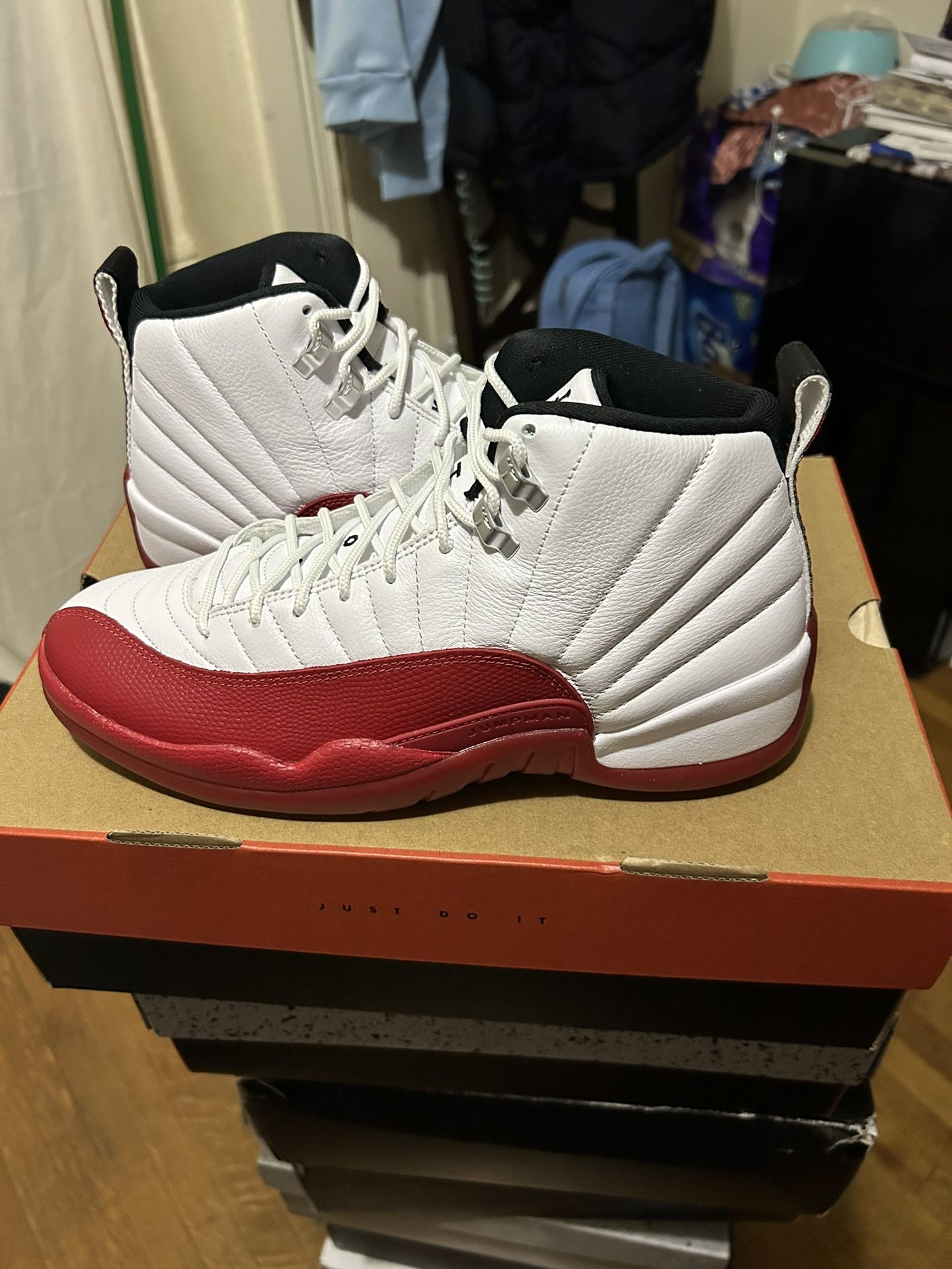 Air Jordan 12 Cherry