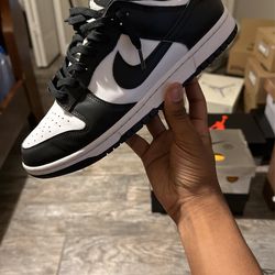 PANDA DUNKS SIZE 10.5