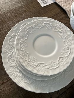 24 piece Dinnerware set(American Living)