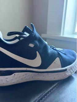 Basketball shoes