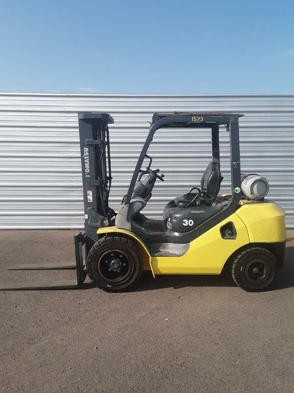 2014 Komatsu 6000lb Pneumatic Forklift