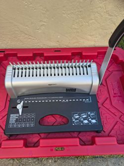 Maquina para poner espirales a libretas , libros etc.