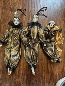 Golden clowns