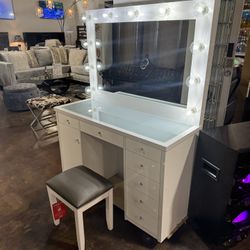 Brand New Hollywood Style Vanity With LED lights 