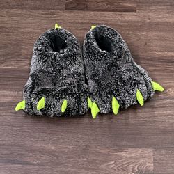 Claw Slippers Boys  Size 4.5 