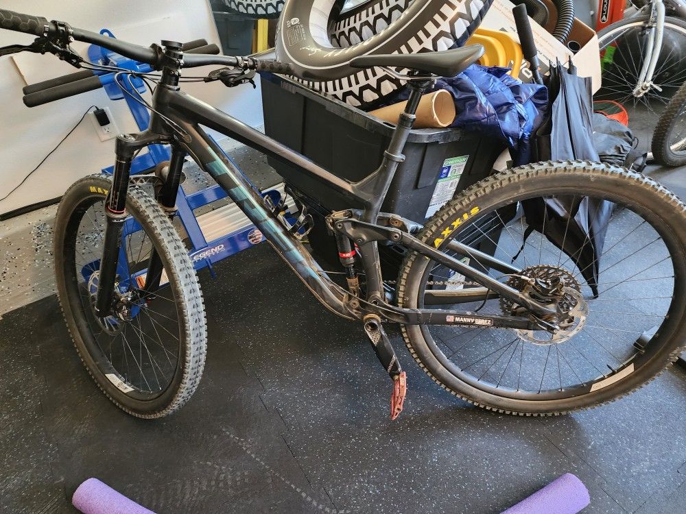 2020 Trek Slash 8 Mountain Bike Medium