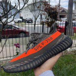 Yeezy 350 V2 Carbon Size 10.5