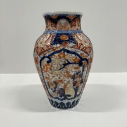 Antique Japanese Imari porcelain vase