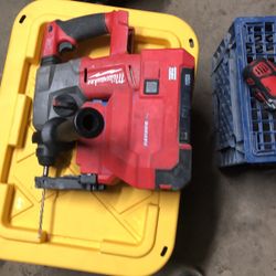 Milwaukee M18 Fuel Brushless Rotary Hammer Drill + Hammervac