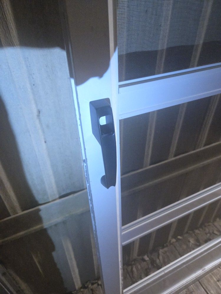 Screen Door With Handle