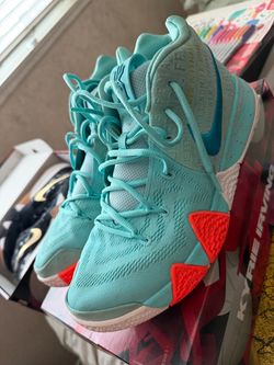 Kyrie 4’s (Size 11)