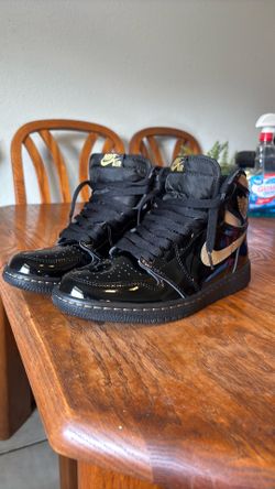 JORDAN 1 RETRO HIGH OG ‘BLACK METALLIC GOLD’
