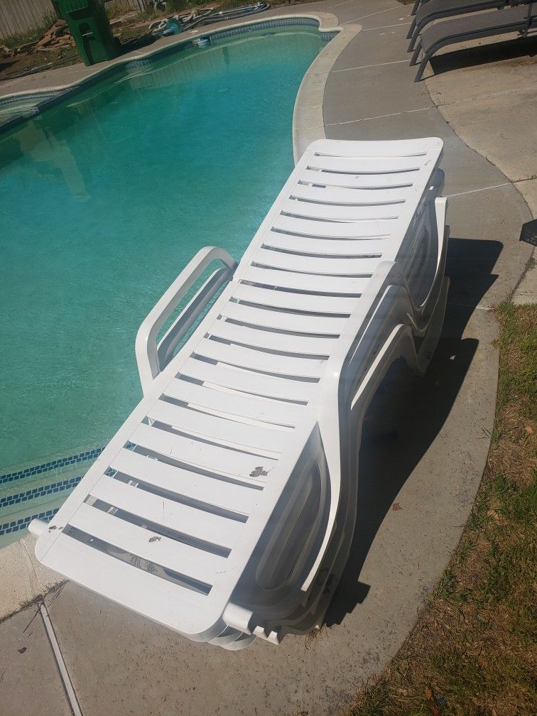 White Lounge Pool Tanning Chairs