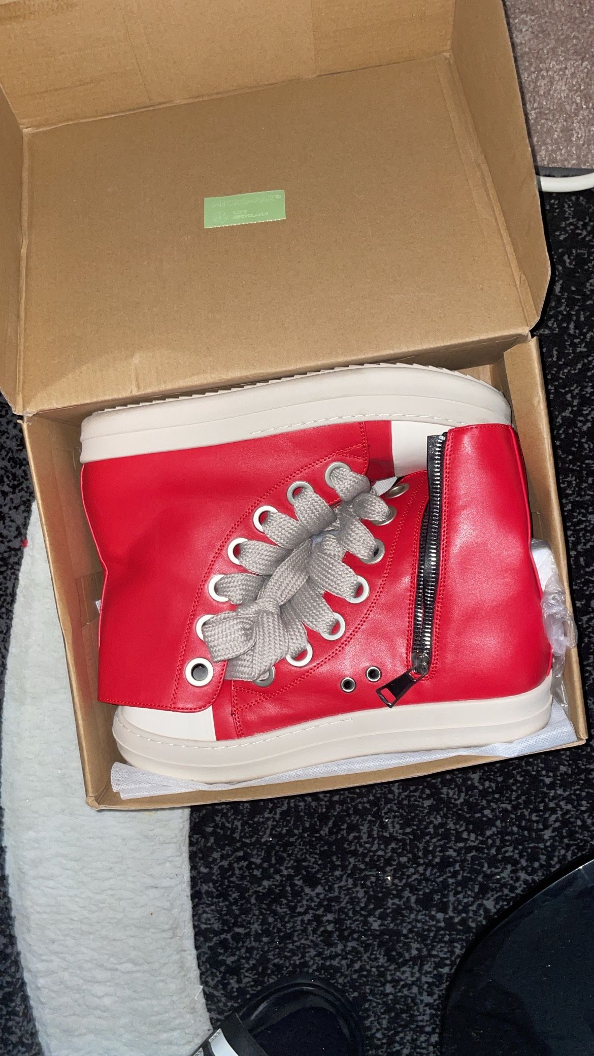 Mens Size 9 Sneaker 50$