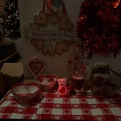 BEAUTIFUL BRAND NEW VALENTINE ASSORTMENT 