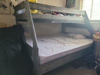 Twin over Full Bunk Bed W/Trundle